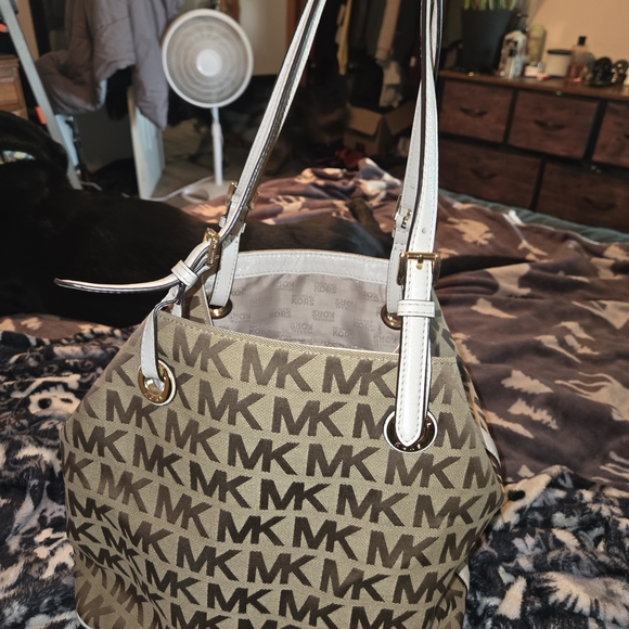 Michael Kors Tan and Cream Shoulder Bag - Picture 1 of 5
